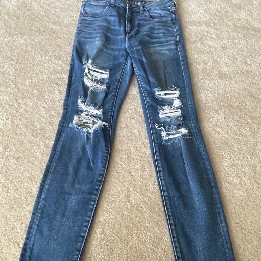 American‎ Eagle High Rise Jegging. Distressed. Women size 12